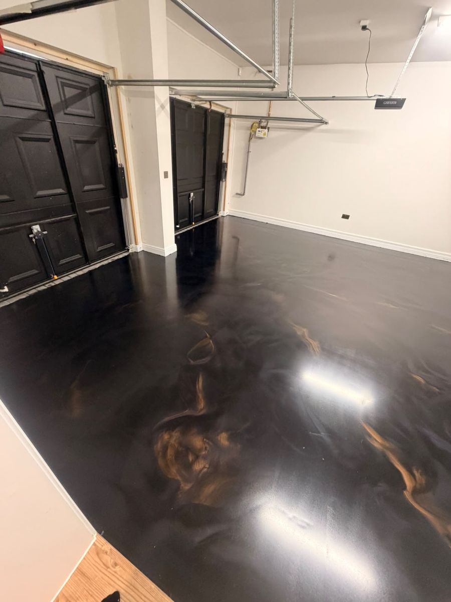 Black metallic resin garage floor with bronze flow