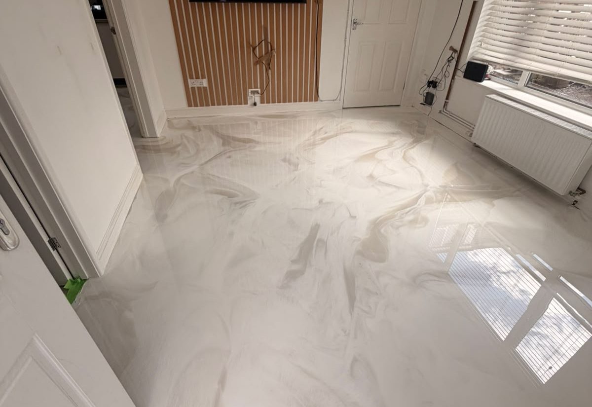 Marble-effect resin living room floor after installation