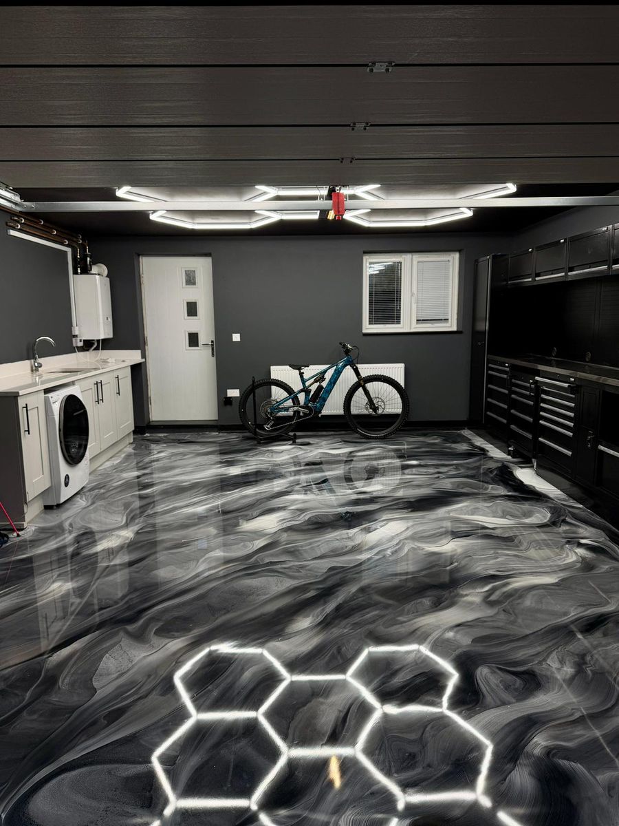 Silver Metallic Garage, garage · metallic resin floor by Atelier Resin